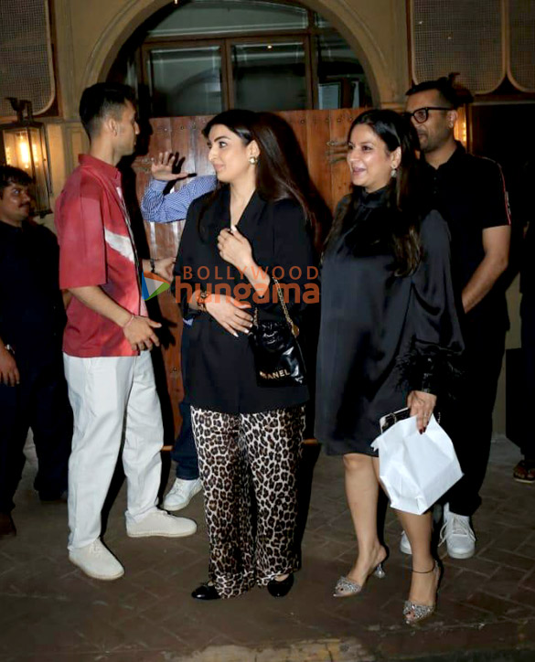 photos deepika padukone with family snapped in bandra 4