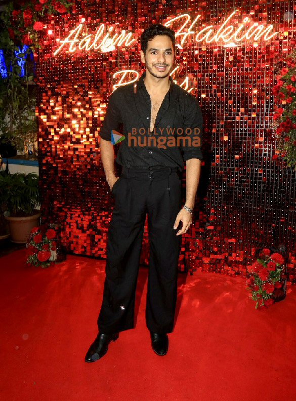 photos hrithik roshan aftab shivdasani tusshar kapoor and others were snapped at aalim hakims birthday bash 17