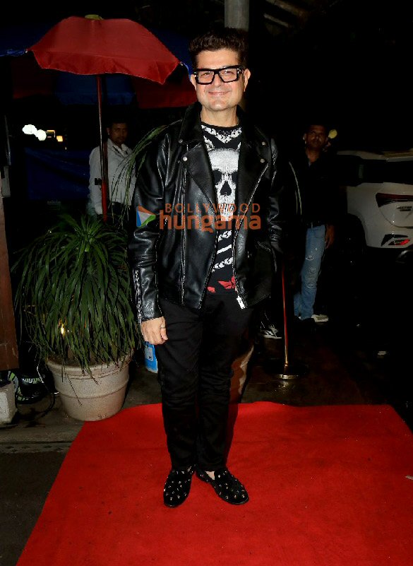 photos hrithik roshan aftab shivdasani tusshar kapoor and others were snapped at aalim hakims birthday bash 26