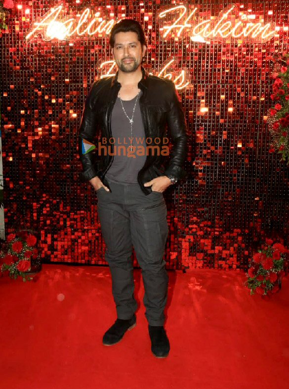 photos hrithik roshan aftab shivdasani tusshar kapoor and others were snapped at aalim hakims birthday bash 7