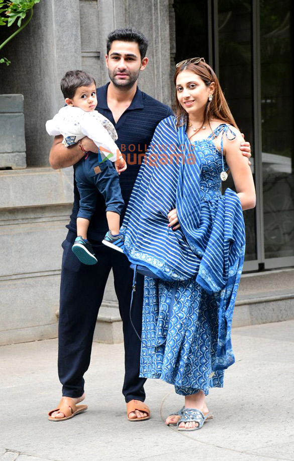 photos kareena kapoor khan neetu singh and others snapped at randhir kapoors house in bandra for rakshabandhan 2024 530 4
