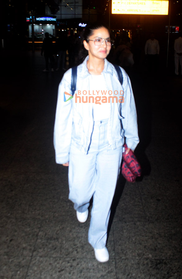 photos katrina kaif and sunny leone snapped at the airport 4