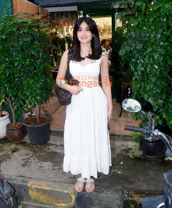 photos kritika kamra snapped out and about in mumbai 4