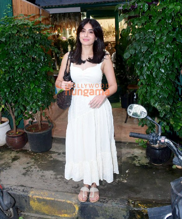 photos kritika kamra snapped out and about in mumbai 5