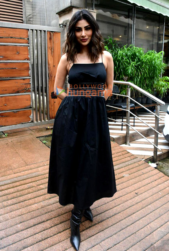 photos mouni roy snapped at a cafe in bandra 5