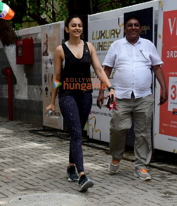 photos rakul preet singh spotted outside a gym in santacruz 4