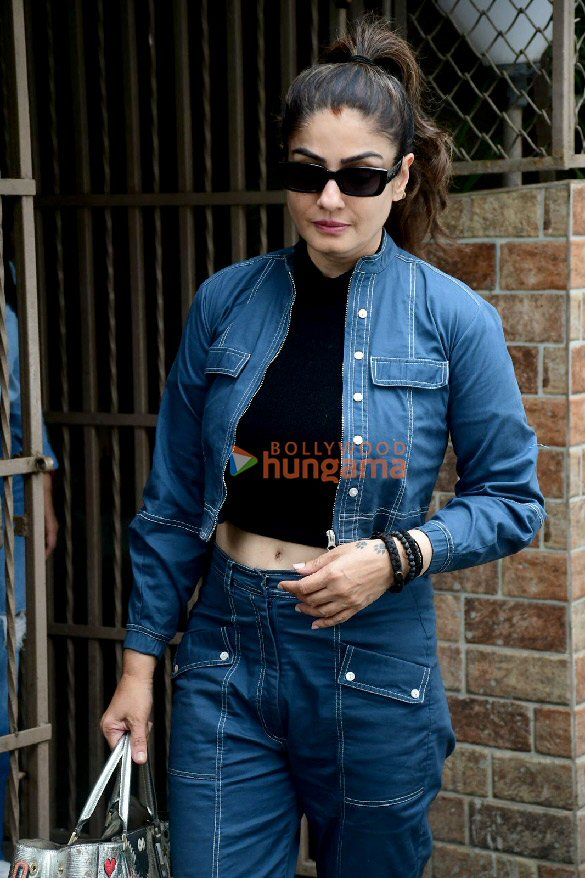 photos raveena tandon snapped at purple haze dubbing studio in bandra 3