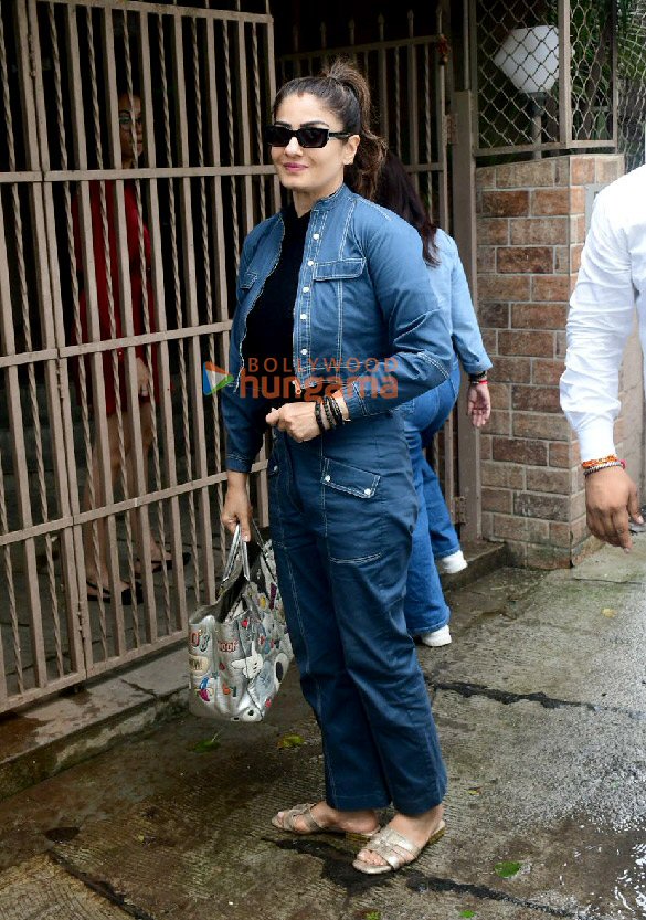 photos raveena tandon snapped at purple haze dubbing studio in bandra 6