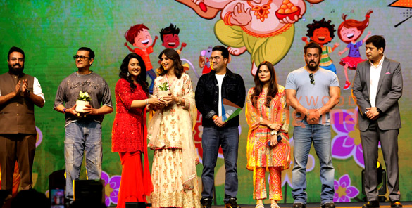 photos salman khan amruta fadnavis and others at amruta fadnaviss eco friendly lord ganesh movement bacche bole morya at dome svp stadium 2