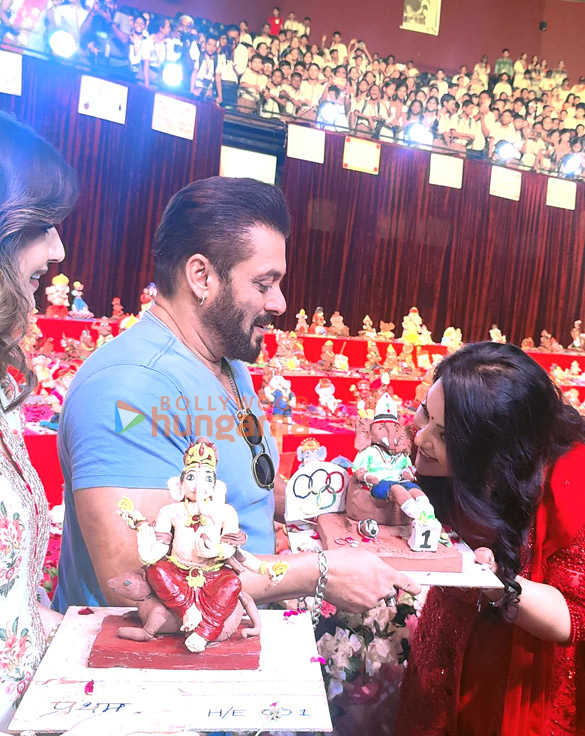 photos salman khan amruta fadnavis and others at amruta fadnaviss eco friendly lord ganesh movement bacche bole morya at dome svp stadium 6