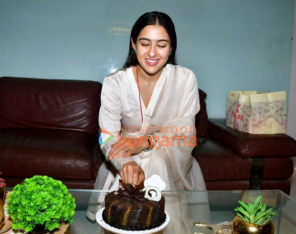 photos sara ali khan celebrates her 29th birthday with media 3