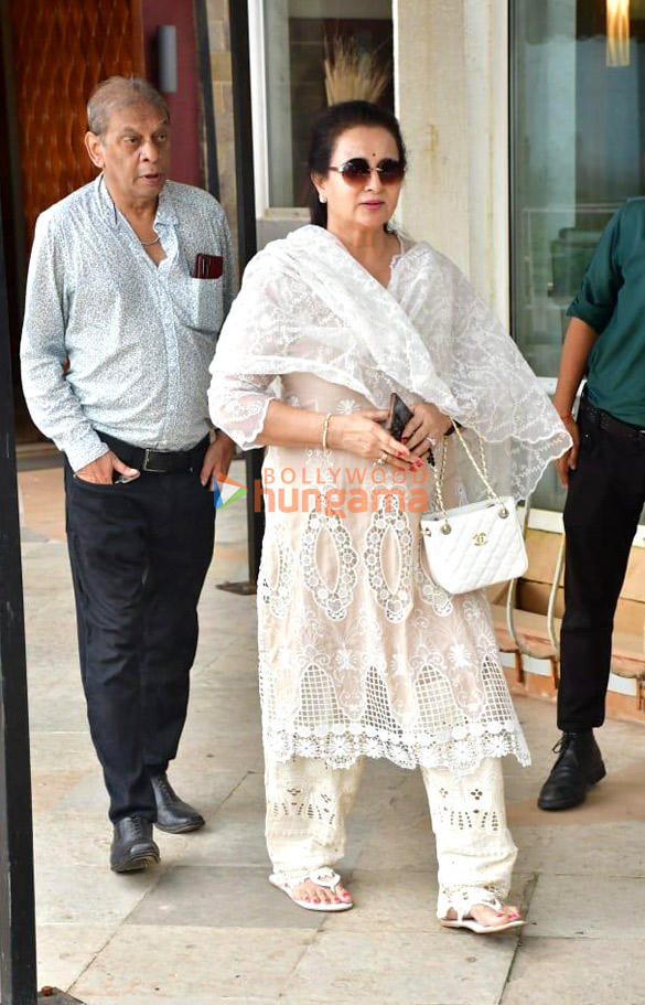 photos shah rukh khan vicky kaushal and others snapped at pradeep bandekars prayer meet 5