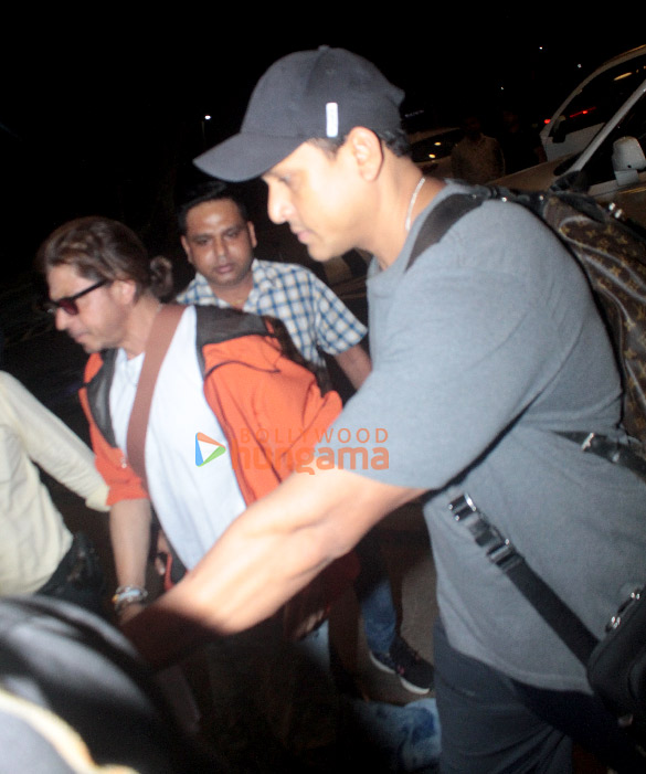 photos shah rukh khan snapped at the airport 2 7