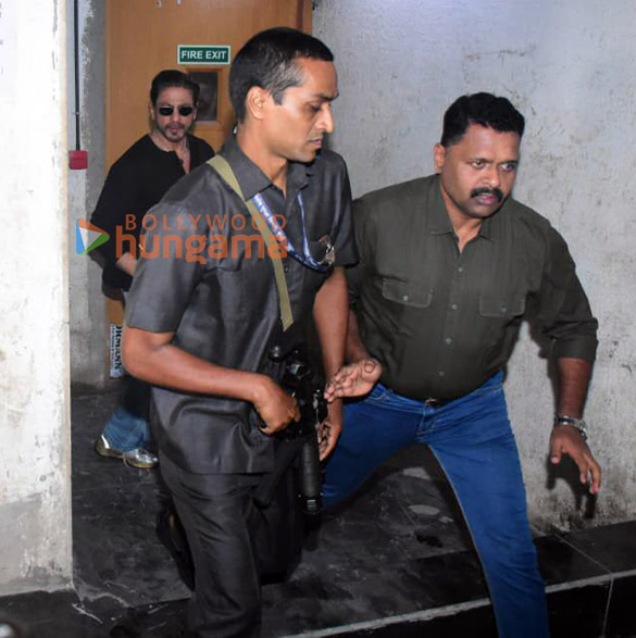 photos shah rukh khan snapped in bkc 3