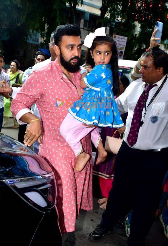 photos shilpa shetty snapped with her family at the iskcon temple in juhu 2