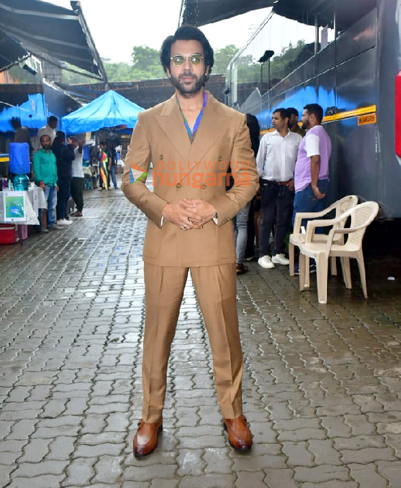 photos shraddha kapoor and rajkummar rao snapped during stree 2 promotions on the sets of indias best dancer 3