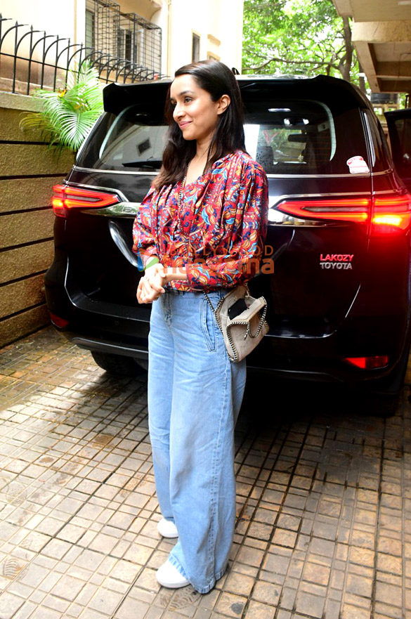 photos shraddha kapoor snapped in bandra 5 2