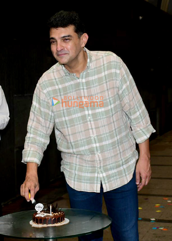 photos siddharth roy kapur snapped cutting his birthday cake 4