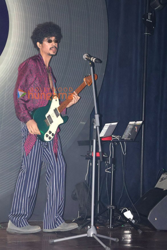 photos sidharth malhotra zeenat aman and others snapped at a fashion show 5