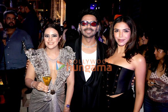 photos sidharth malhotra zeenat aman and others snapped at a fashion show 6