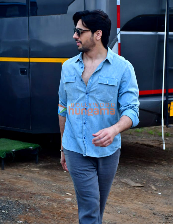 photos sidharth malhotra snapped at filmcity 1