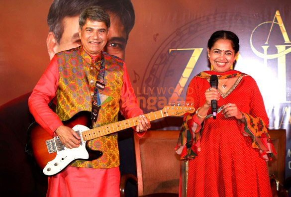 photos suresh wadkar snapped at the launch of his radio program ae zindagi gale laga le 6