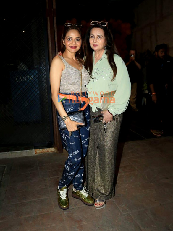 photos sussanne khan mahima choudhary poonam dhillon madhoo and geeta basra snapped in bandra 6