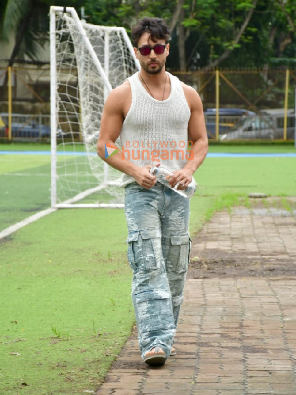 photos tiger shroff and ahan shetty snapped during a football match in juhu 4