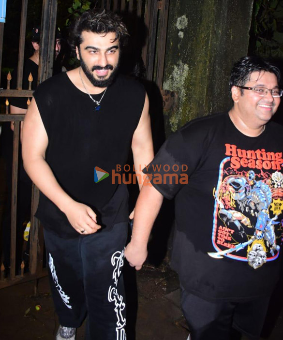photos varun dhawan arjun kapoor milap zaveri and rohit dhawan snapped in bandra 009 3