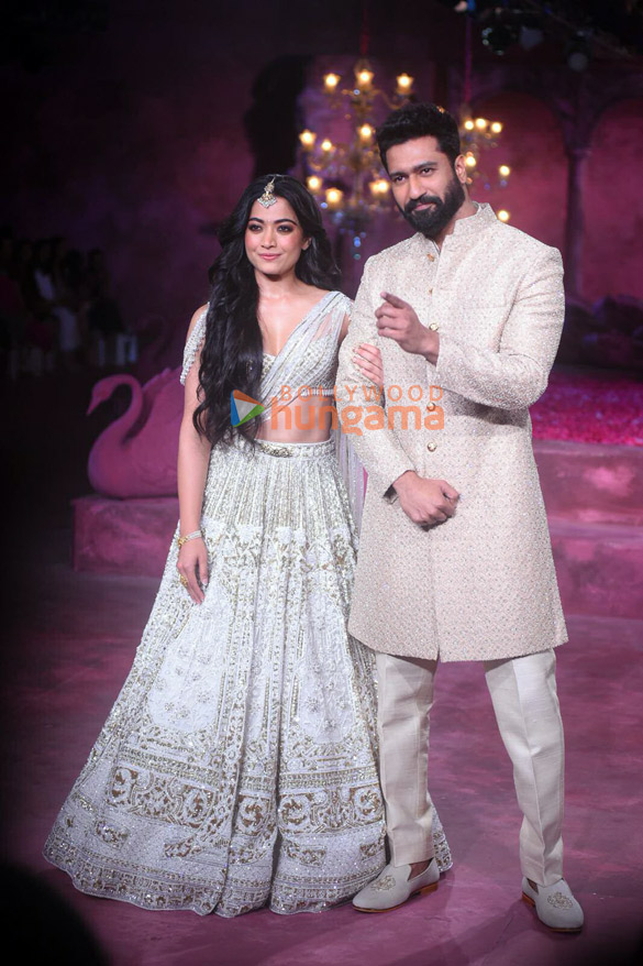 photos vicky kaushal and rashmika mandanna walk the ramp for falguni and shane peacock at india couture week 2024 7