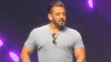 Salman Khan spreads some ‘Jalwa’ on stage with his fiery moves!