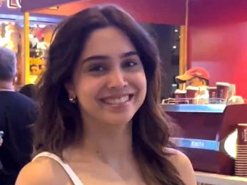 Sharvari Wagh strikes a pose for paps in crop top and denims at the airport Sharvari Wagh strikes a pose for paps in crop top and denims at the airport