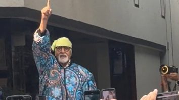 Amitabh Bachchan makes his fans happy by greeting them from his house