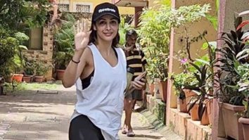 Malaika Arora waves at paps as she gets clicked for her workout session