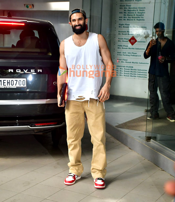 photos aditya roy kapur snapped in andheri 1 4