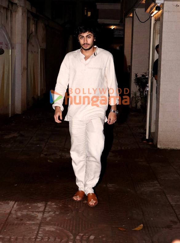 photos arjun kapoor karisma kapoor and others snapped at malaika aroras fathers house in bandra 5