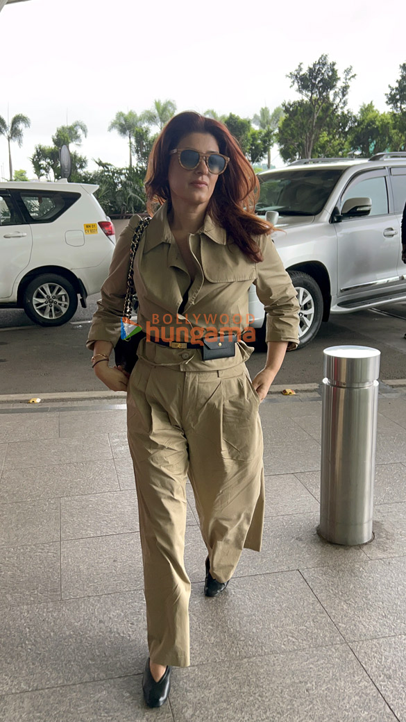 photos arjun kapoor and twinkle khanna snapped at the airport 4