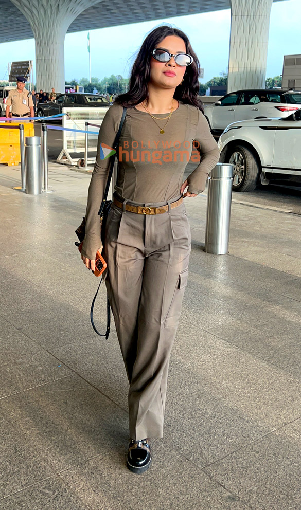 photos avneet kaur bharti singh and haarsh limbachiyaa snapped at the airport 1