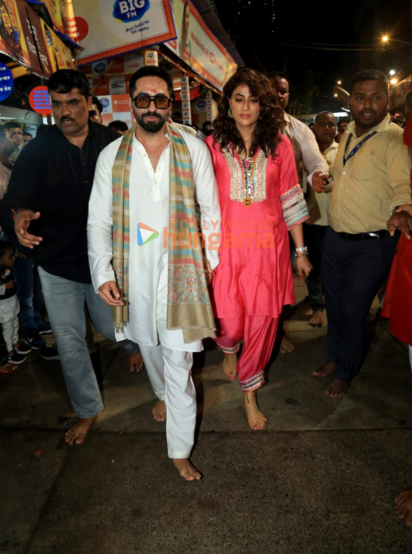 photos ayushmann khurrana divya khossla and tahira kashyap snapped at lalbaugcha raja 5