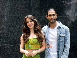 Photos: Elli AvrRam and Prateik Babbar snapped promoting their song Tere Dar Pe Sanam