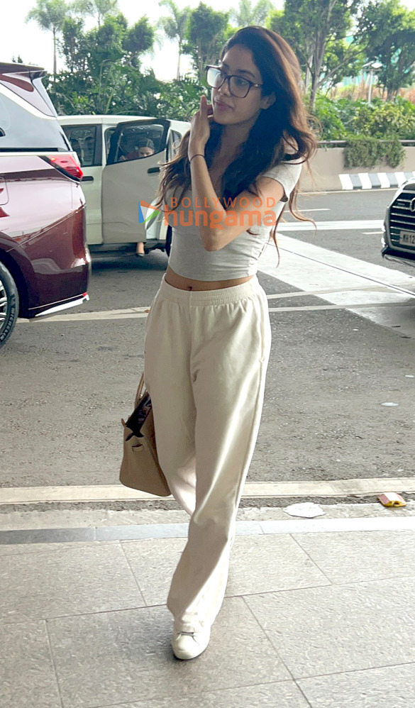 photos janhvi kapoor rajkummar rao and kabir khan snapped at the airport 4