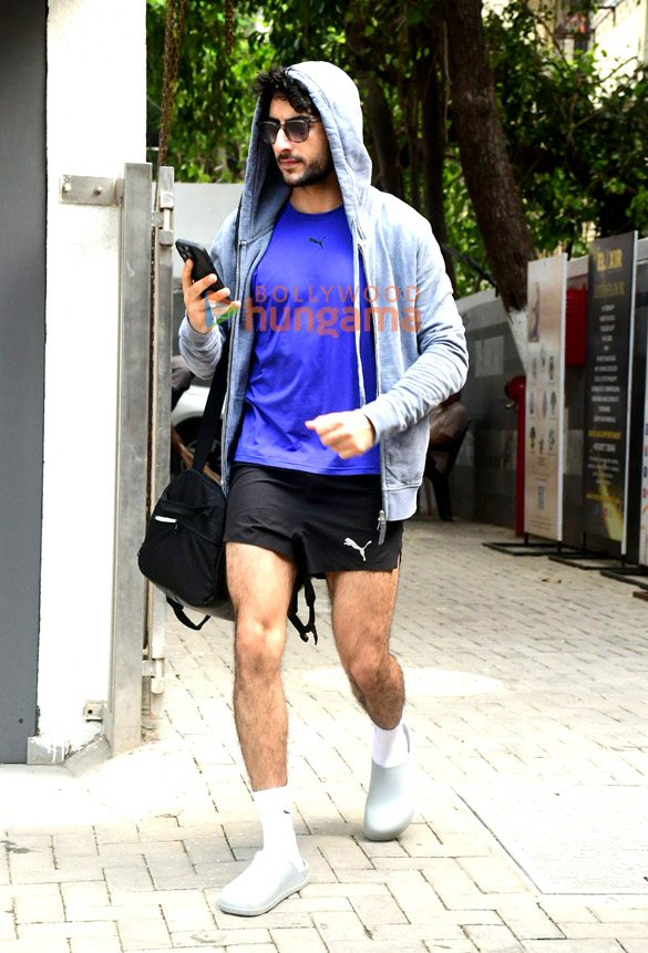 photos karishma tanna and ibrahim ali khan snapped outside a gym in santacruz 4