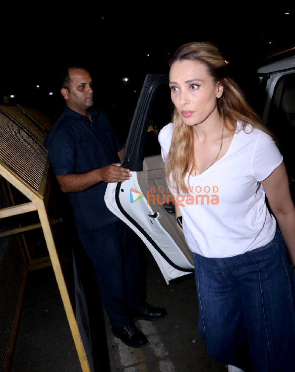 photos malaika arora amrita arora kareena kapoor khan others exit malaikas fathers residence 4