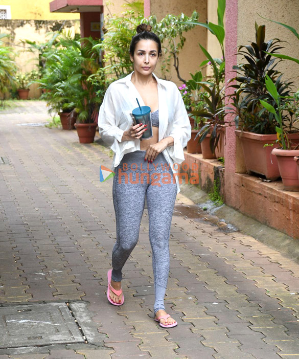 photos malaika arora snapped outside diva yoga in bandra 4 80
