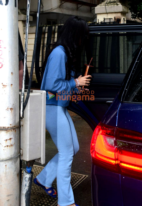 photos nysa devgn snapped at a salon in juhu 1 2