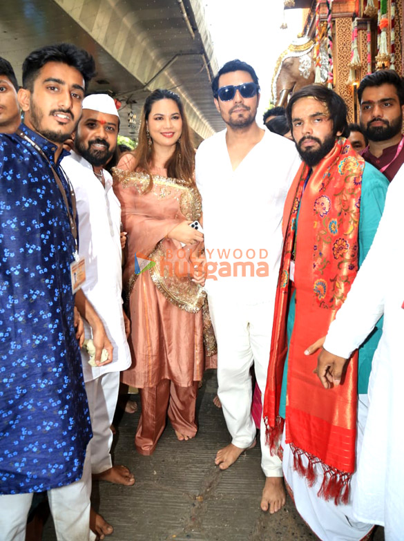 photos parineeti chopra randeep hooda and others snapped at lalbaugcha raja 5