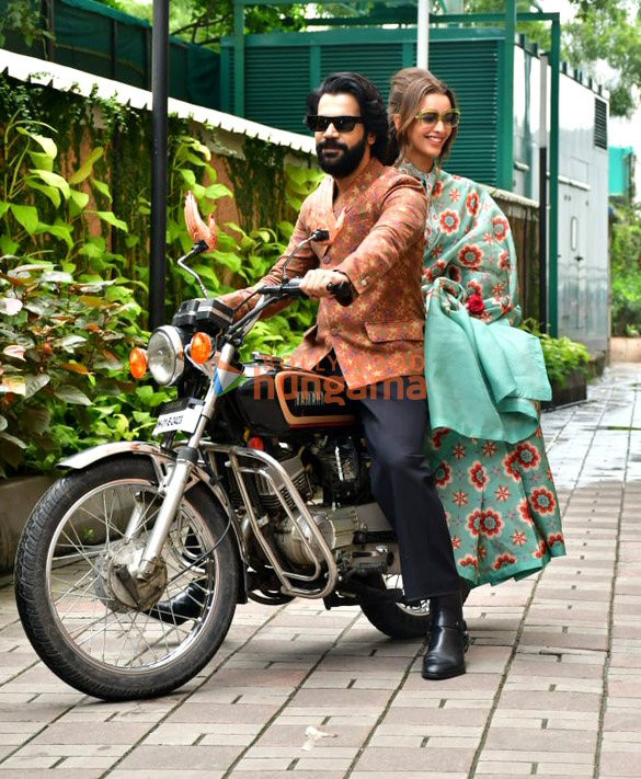 photos rajkummar rao triptii dimri and others snapped at the trailer launch of vicky vidya ka woh wala video 12