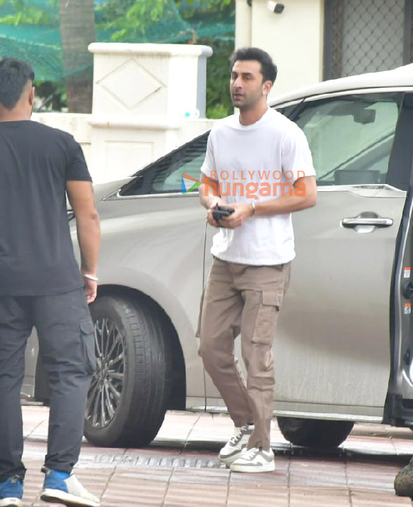 photos ranbir kapoor snapped at sanjay leela bhansalis house in versova 2 2