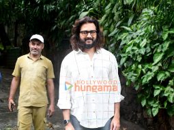 Photos: Riteish Deshmukh snapped outside Krome studio in Bandra