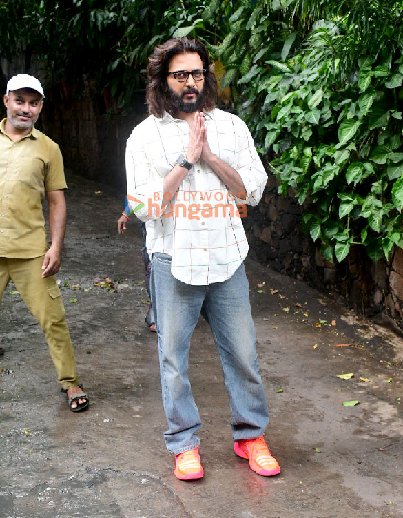photos riteish deshmukh snapped outside krome studio in bandra 2